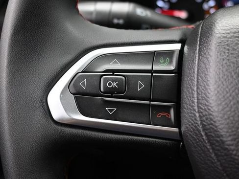 Used 2025 Jeep Compass Trailhawk AWD/4WD image 25