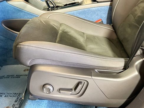 Used 2023 Volvo XC40 Recharge Ultimate image 18