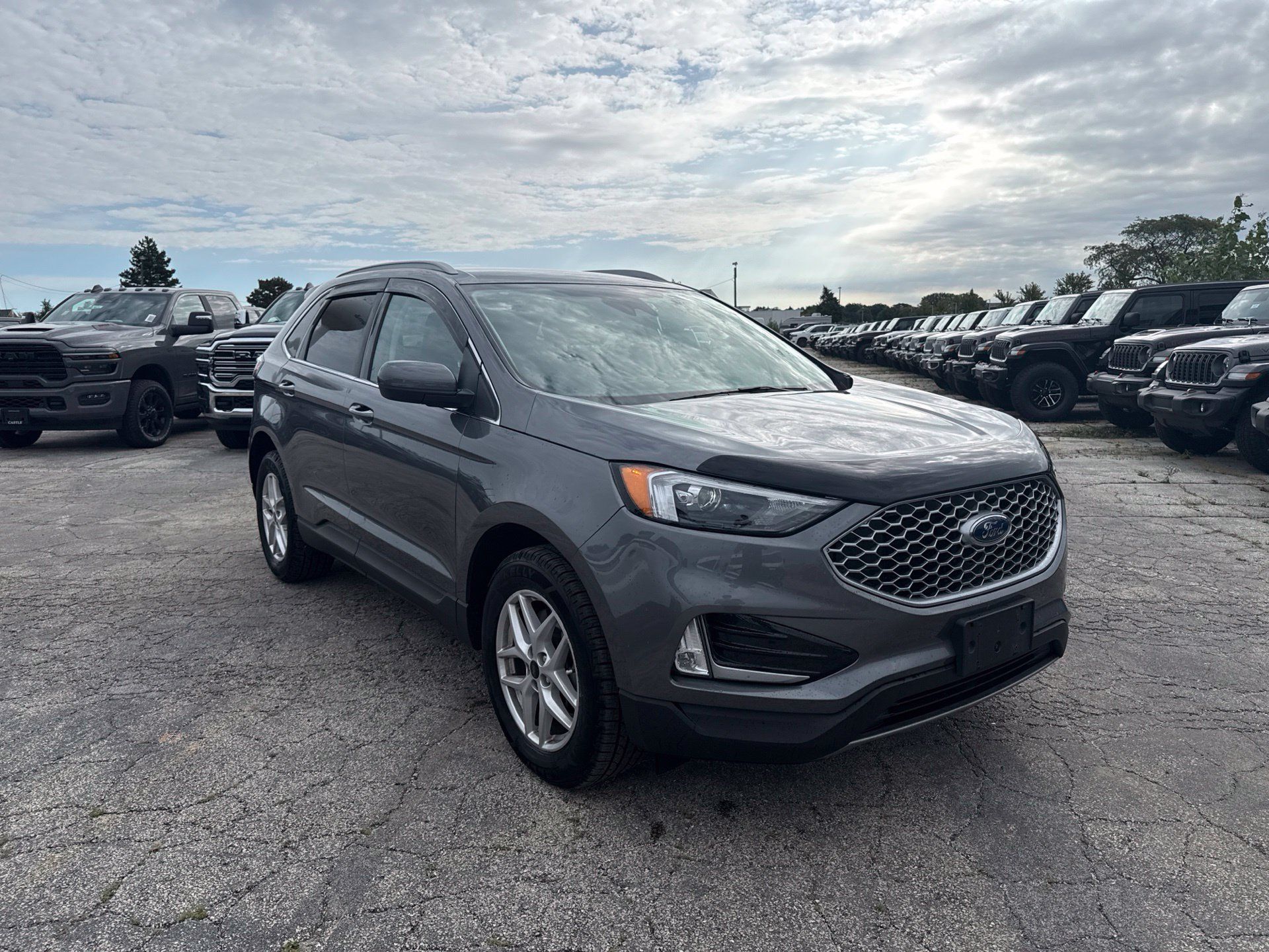 Used 2024 Ford Edge SEL w/ Convenience Package AWD/4WD image 4