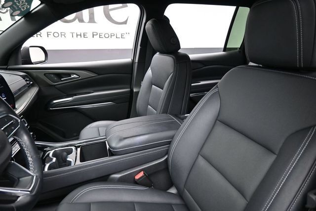 Certified 2025 Chevrolet Traverse LT w/ Sun and Wheel Package FWD image 17