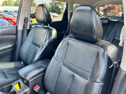 Used 2018 Nissan Rogue SL w/ Premium Package AWD/4WD image 17