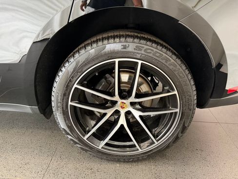 Certified 2026 Porsche Macan AWD/4WD image 11