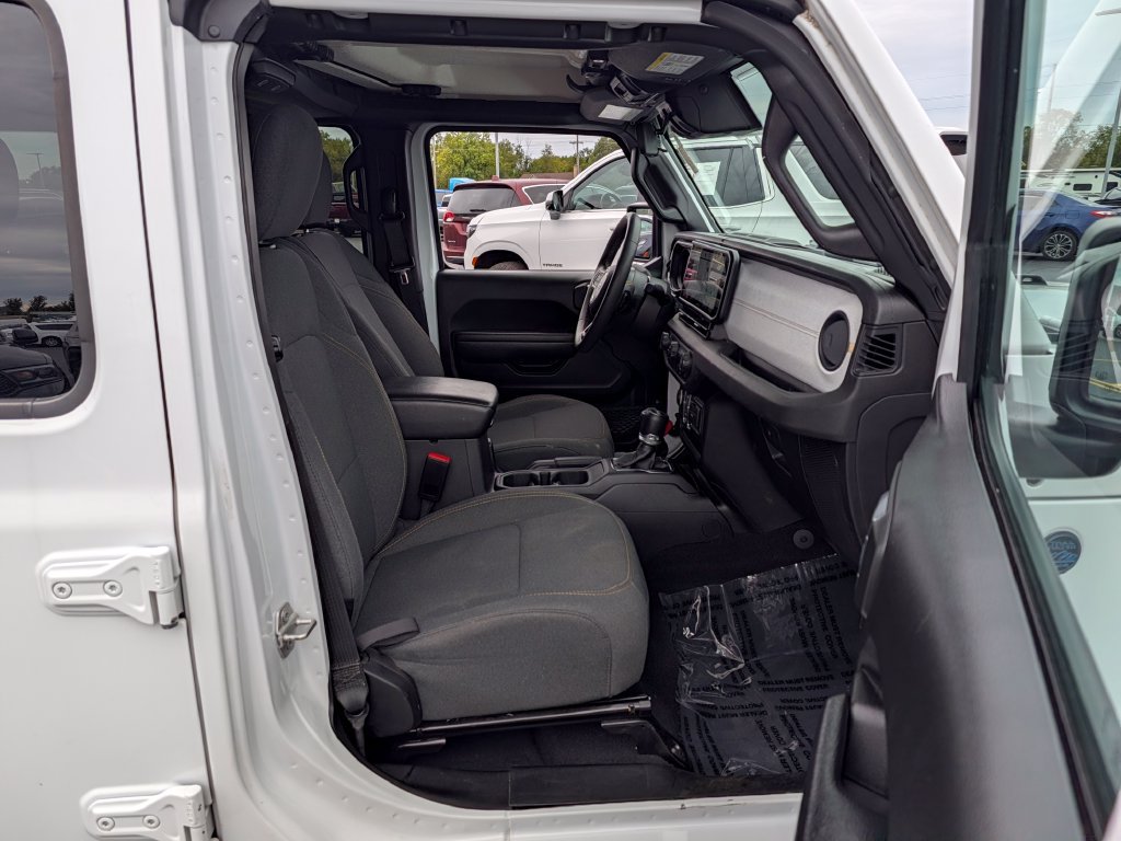 Used 2024 Jeep Wrangler Unlimited AWD/4WD image 24
