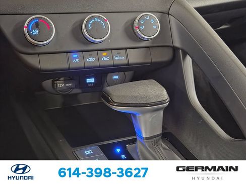 Used 2025 Hyundai Elantra SE FWD image 25