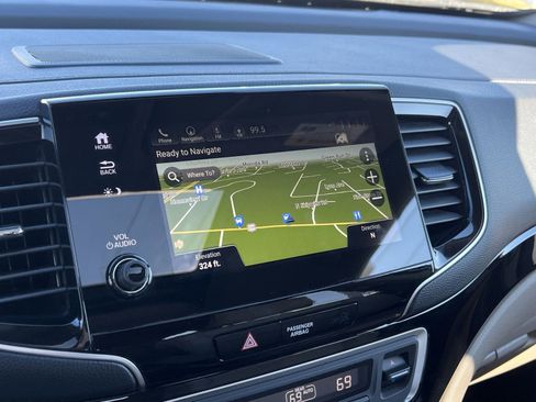 Used 2019 Honda Pilot Touring image 17