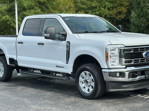 Used 2024 Ford F250 XLT image 2