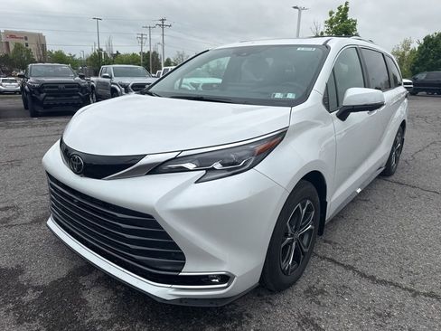 New 2026 Toyota Sienna Platinum AWD/4WD image 25