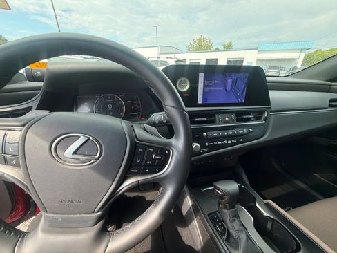 Used 2024 Lexus ES 350 w/ Premium Package FWD image 16