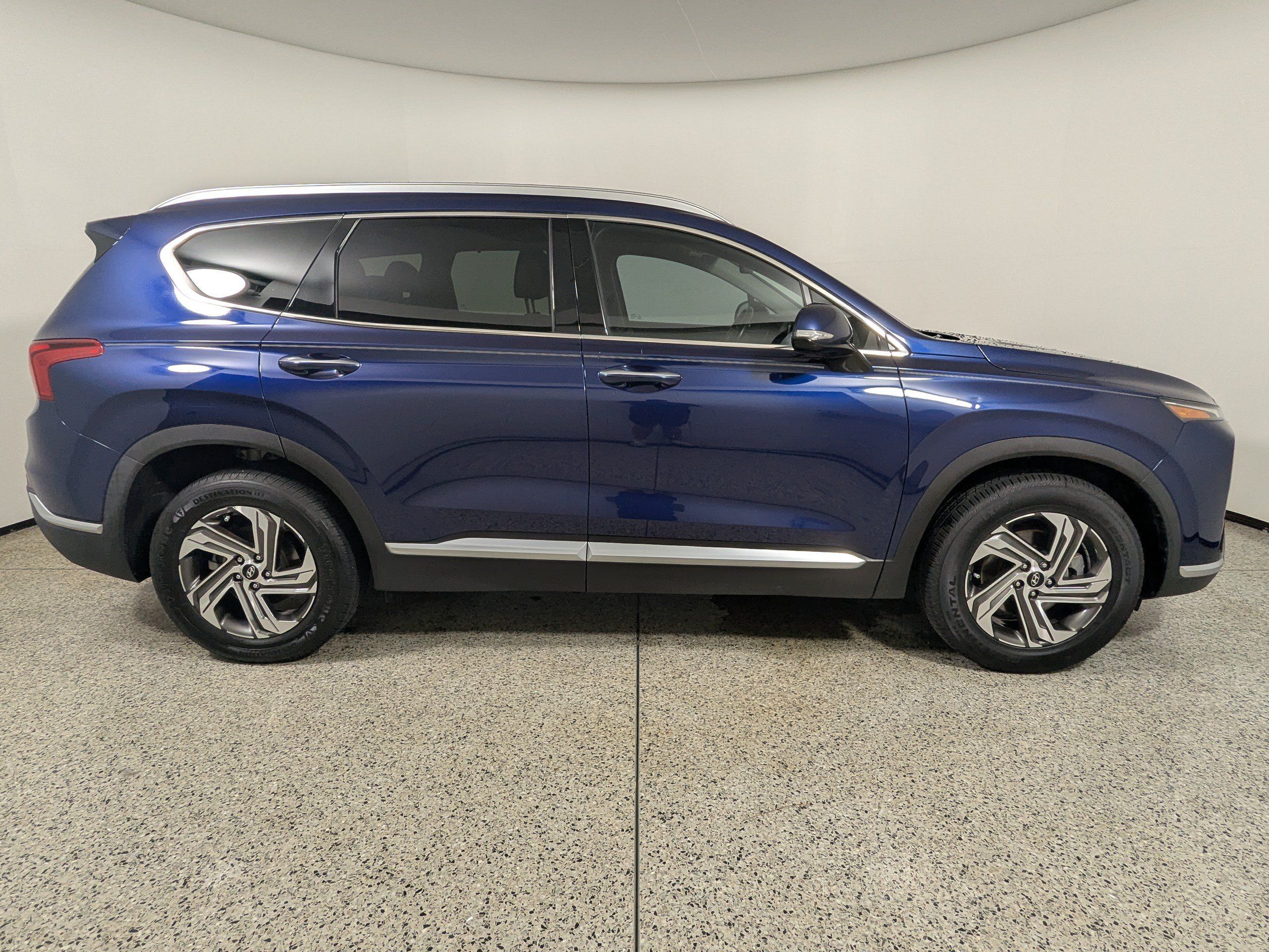 Used 2022 Hyundai Santa Fe SEL w/ Convenience + Premium Package FWD image 8