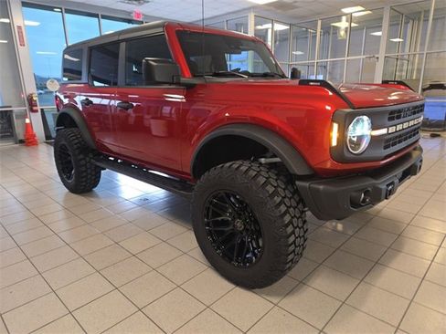 Used 2023 Ford Bronco Black Diamond image 2