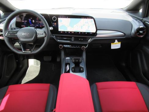 New 2025 Chevrolet Equinox EV RS image 13