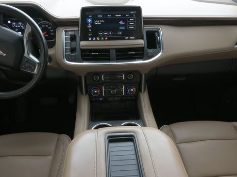 Used 2021 Chevrolet Tahoe Premier w/ Premium Package RWD image 12