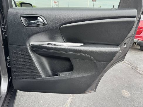Used 2018 Dodge Journey SE w/ Popular Equipment Group FWD image 21
