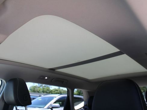 Used 2023 Volkswagen Taos SE w/ Panoramic Sunroof Package FWD image 55
