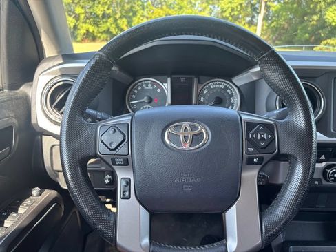 Used 2017 Toyota Tacoma SR5 RWD image 24