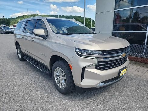 Used 2023 Chevrolet Suburban LT AWD/4WD image 3