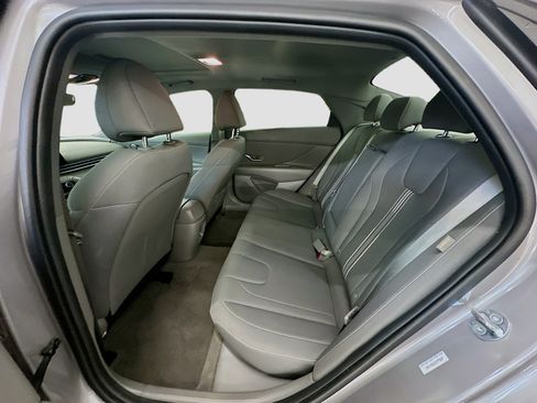 Used 2025 Hyundai Elantra SEL image 30