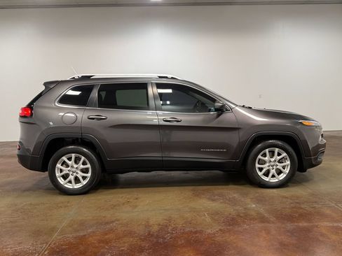 Used 2014 Jeep Cherokee Latitude FWD image 23