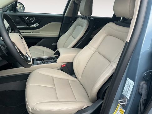Used 2026 Lincoln Corsair Premiere FWD image 9