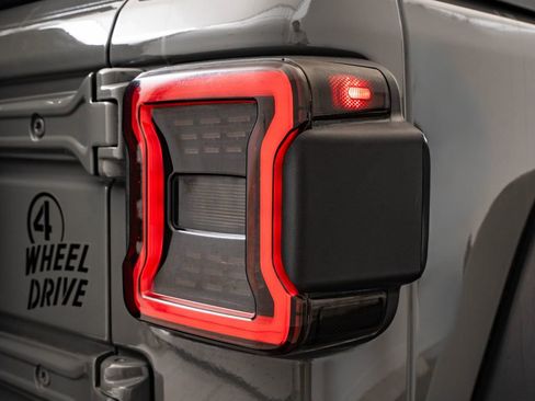Used 2022 Jeep Wrangler Sport AWD/4WD image 9