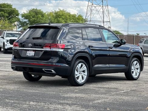 Used 2023 Volkswagen Atlas SE w/ Panoramic Sunroof Package FWD image 3