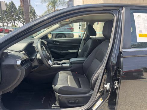 Used 2025 Nissan Altima 2.5 SV FWD image 23