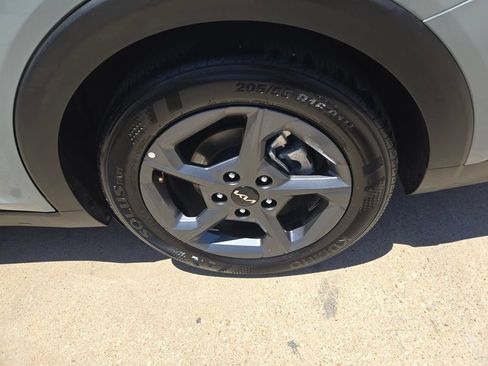 Used 2025 Kia K4 FWD image 25