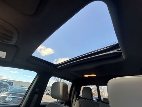 Used 2024 Chevrolet Colorado ZR2 w/ Technology Package image 21