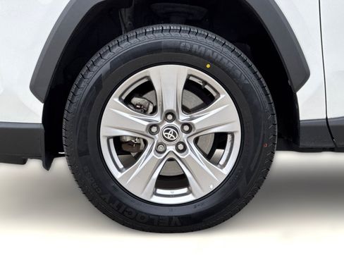 Used 2022 Toyota RAV4 XLE AWD/4WD image 12