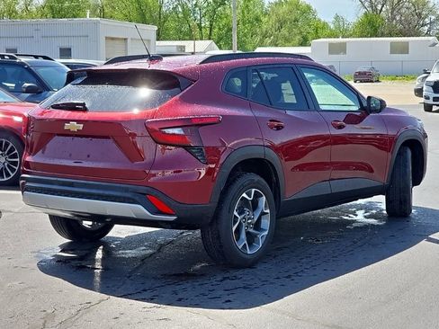 Used 2025 Chevrolet Trax LT w/ LT Convenience Package FWD image 46