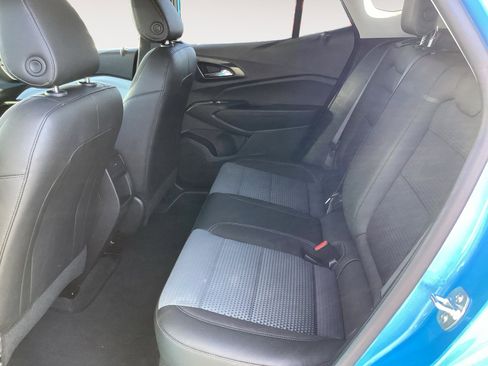 Used 2025 Chevrolet Trax LT w/ Driver Confidence Package image 27