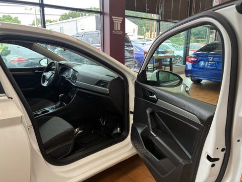 Used 2019 Volkswagen Jetta SE FWD image 30