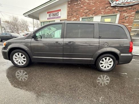 Used 2015 Chrysler Town & Country LX image 8