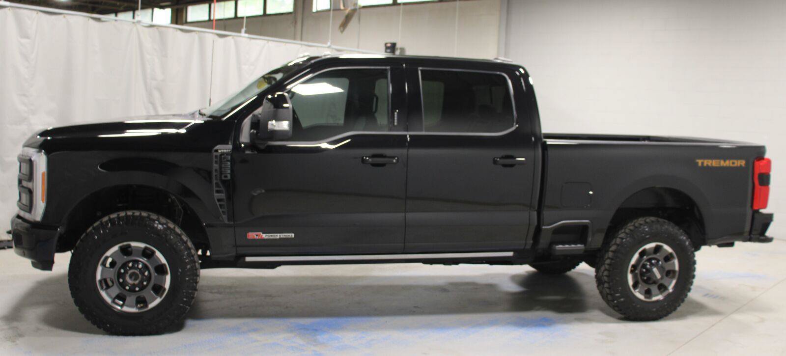 Used 2023 Ford F250 Lariat w/ Lariat Ultimate Package AWD/4WD image 14