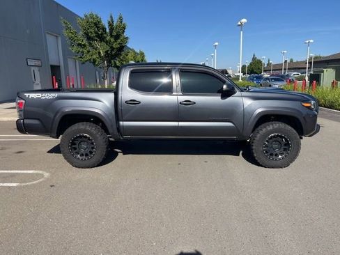 Used 2020 Toyota Tacoma TRD Sport w/ Technology Package AWD/4WD image 4