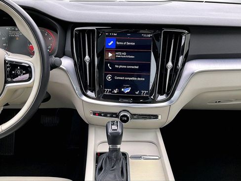 Used 2020 Volvo S60 T5 Momentum image 12