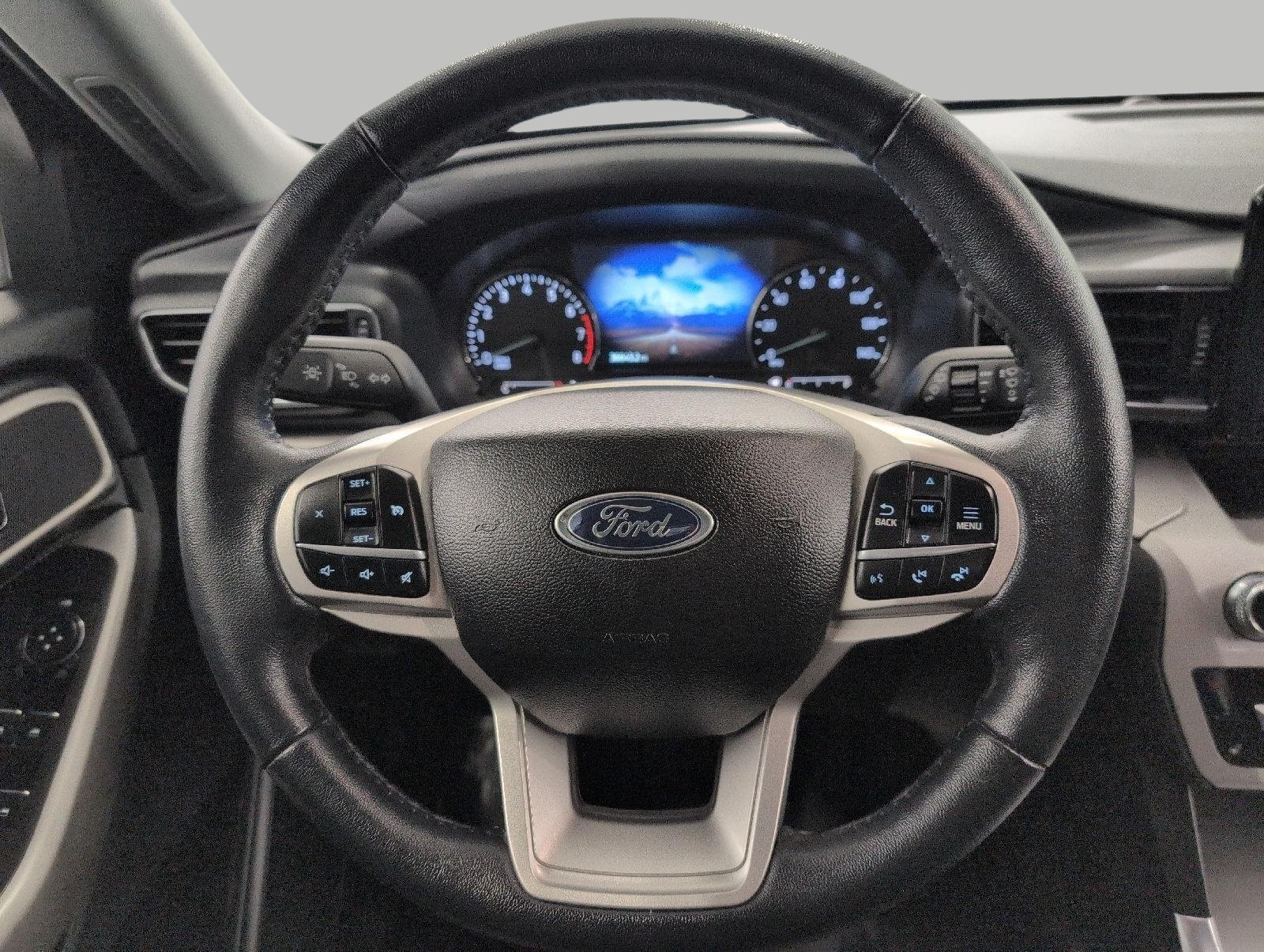 Used 2024 Ford Explorer XLT w/ Equipment Group 202A AWD/4WD image 34