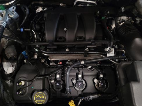 Used 2019 Ford Explorer XLT w/ Equipment Group 201A FWD image 30