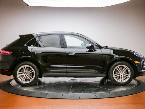 Certified 2025 Porsche Macan AWD/4WD image 8