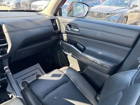 Used 2022 Nissan Pathfinder SL image 24