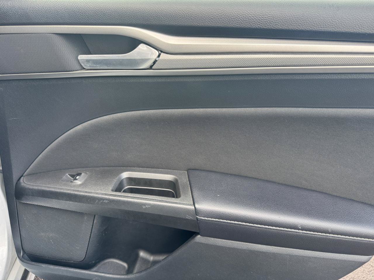 Used 2019 Ford Fusion SE FWD image 26