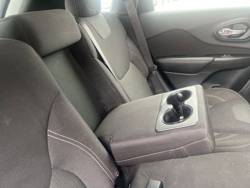 Used 2016 Jeep Cherokee Latitude w/ Cold Weather Group image 16