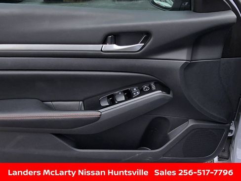 Used 2025 Nissan Altima 2.5 SR image 20