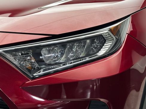 Used 2021 Toyota RAV4 XLE Premium AWD/4WD image 3
