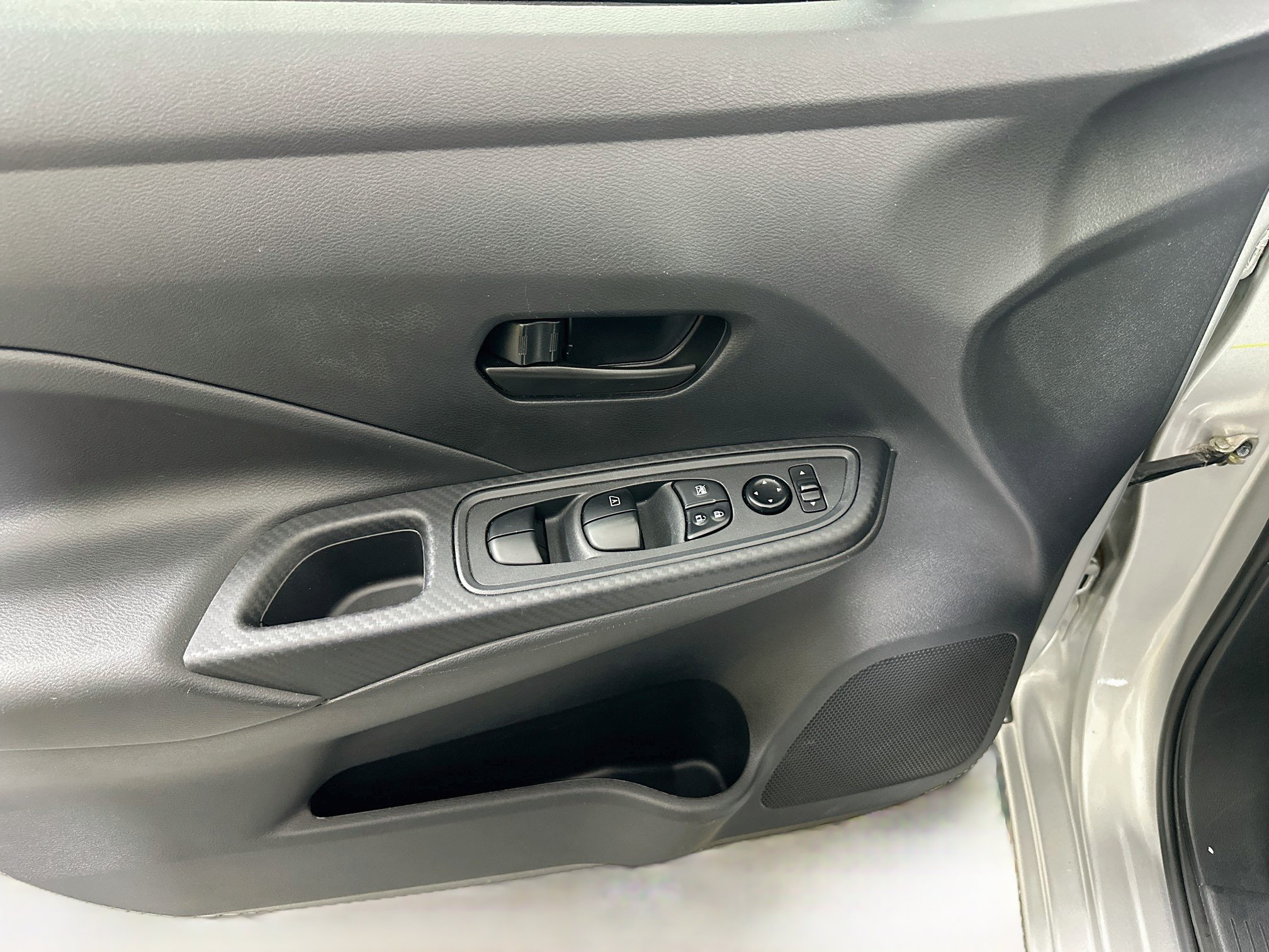 Used 2025 Nissan Versa S FWD image 15