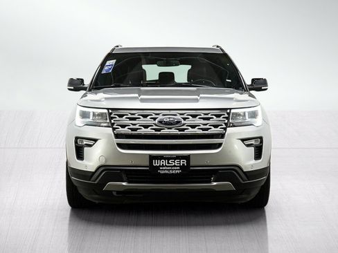 Used 2018 Ford Explorer XLT w/ Equipment Group 202A AWD/4WD image 8
