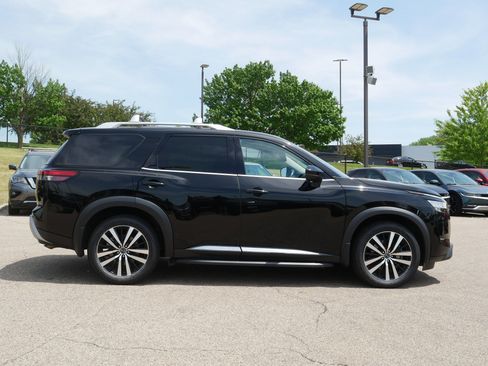 Used 2023 Nissan Pathfinder Platinum w/ Lighting Package (N93) AWD/4WD image 5