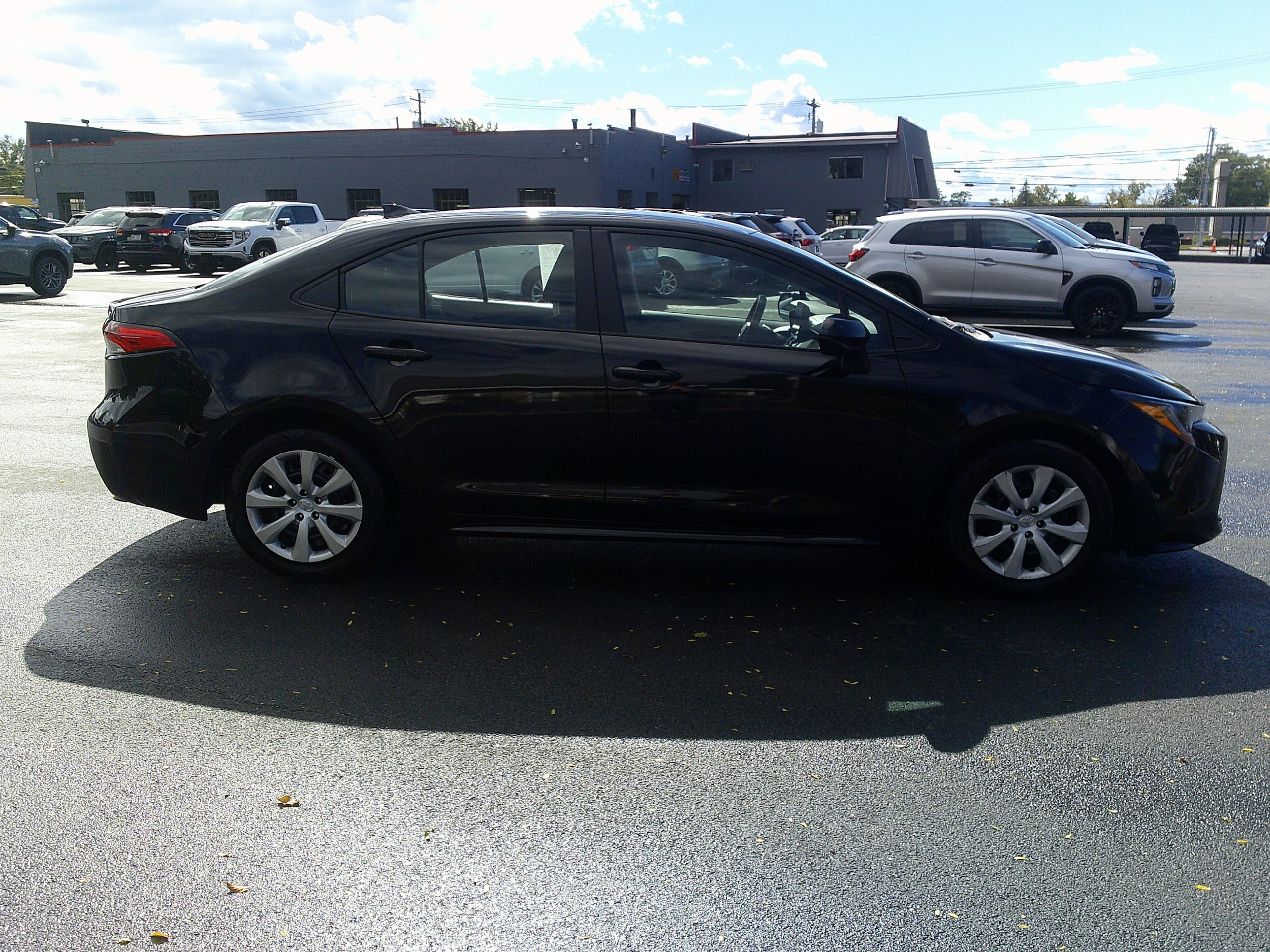 Used 2024 Toyota Corolla LE FWD image 6