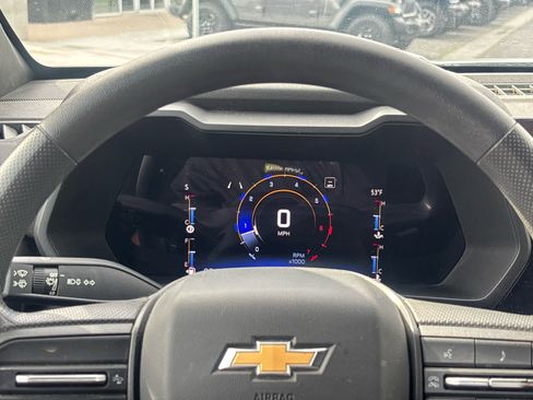 Used 2023 Chevrolet Colorado W/T image 11