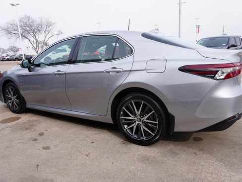 Used 2024 Toyota Camry XLE w/ Cold Weather Package image 4